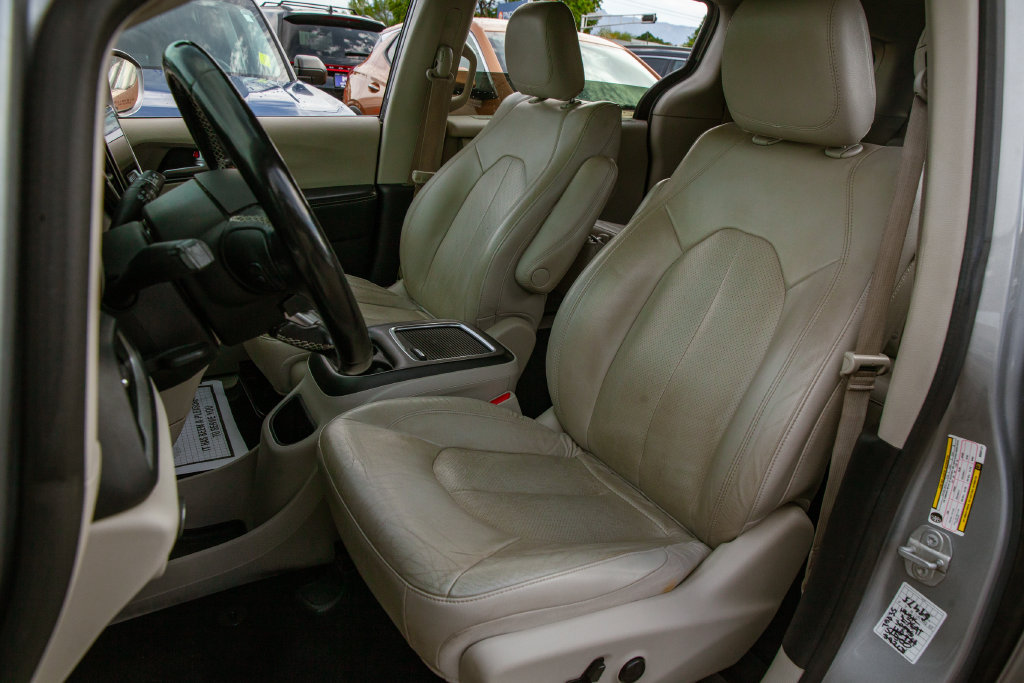 Used 2021 Chrysler Pacifica Touring-L FWD image 14