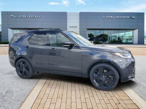 New 2025 Land Rover Discovery Dynamic SE image 3