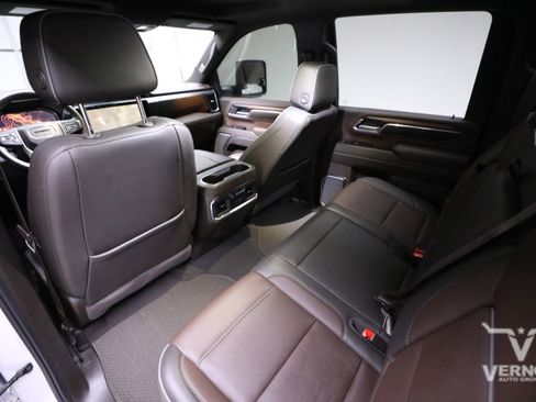 Used 2024 GMC Sierra 2500 Denali w/ Denali Reserve Package image 9