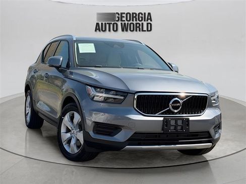 Used 2019 Volvo XC40 T5 Momentum image 2