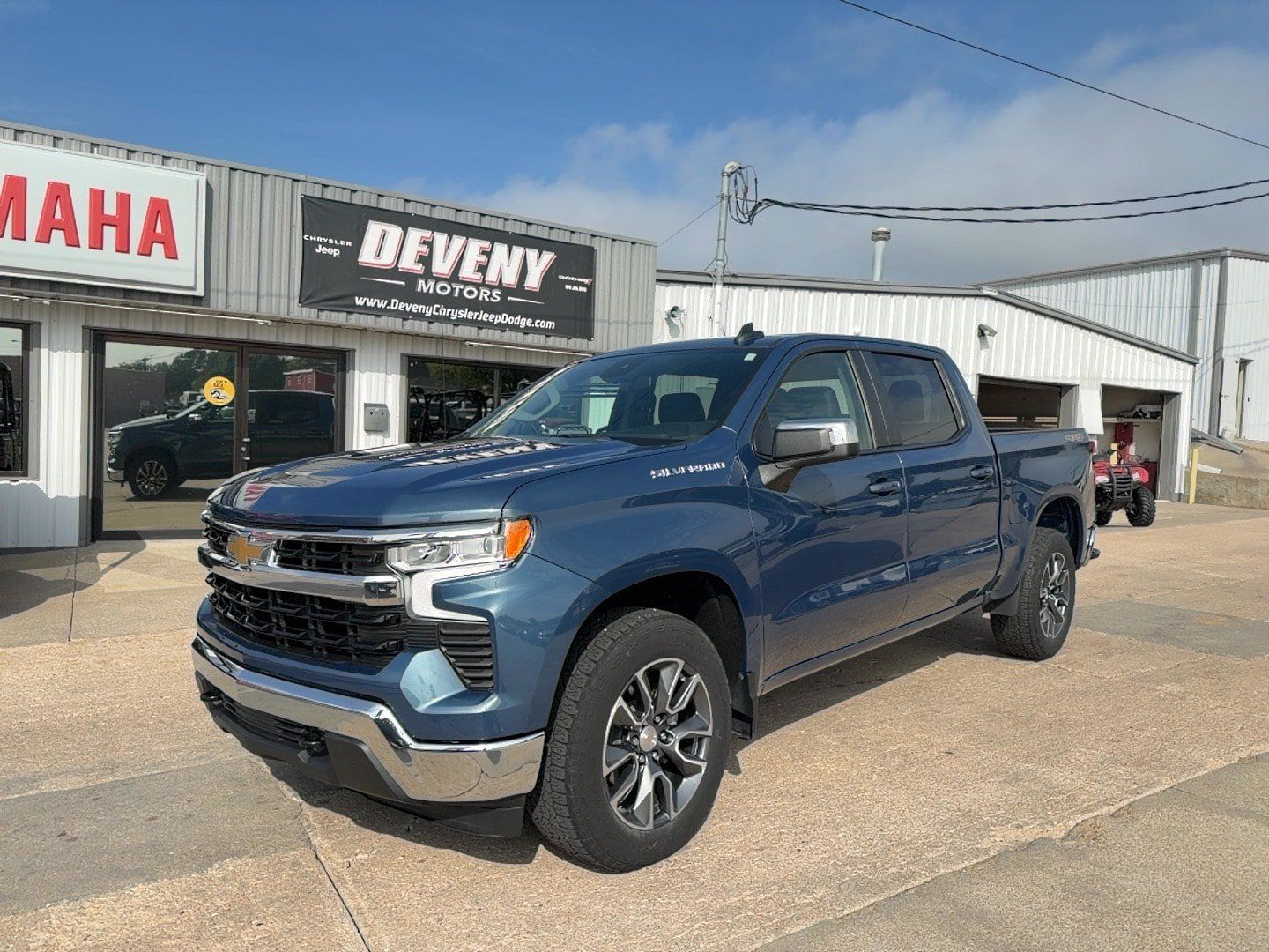 Used 2024 Chevrolet Silverado 1500 LT AWD/4WD image 2