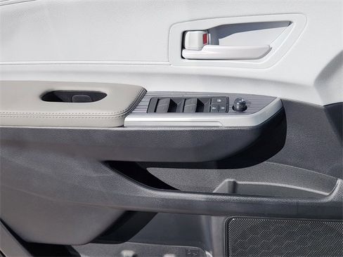 New 2026 Toyota Sienna LE image 15