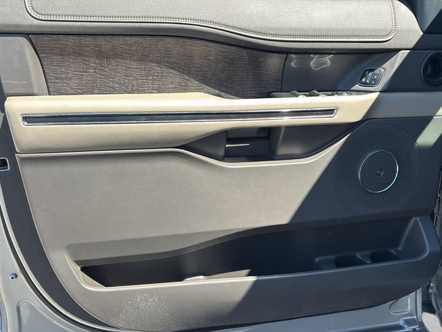 Used 2021 Ford Expedition Limited AWD/4WD image 16