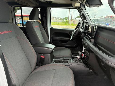 Used 2025 Jeep Wrangler Unlimited Rubicon AWD/4WD image 32