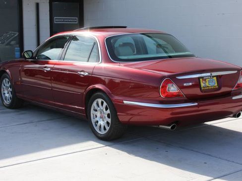 Used 2004 Jaguar XJ8 image 10