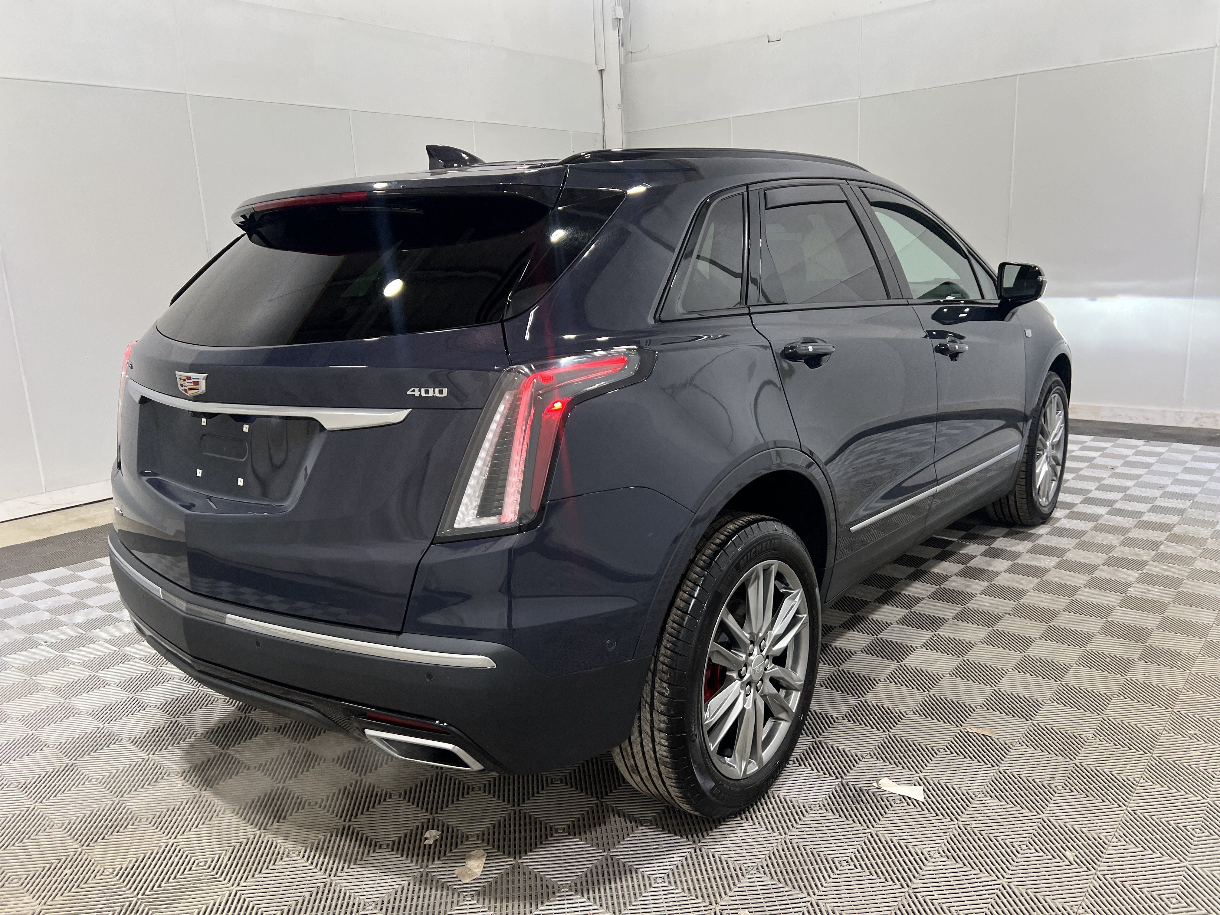 Used 2025 Cadillac XT5 Sportv w/ Technology Package AWD/4WD image 3