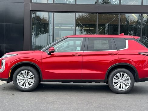 New 2025 Mitsubishi Outlander ES image 8