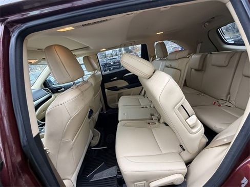 Used 2018 Toyota Highlander XLE image 8