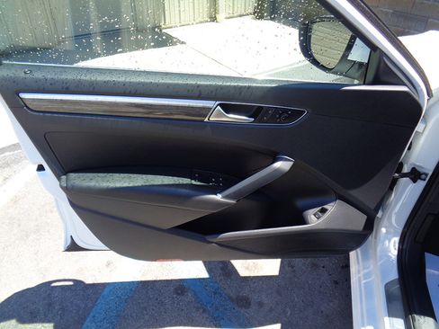 Used 2018 Volkswagen Passat 2.0T SE image 20