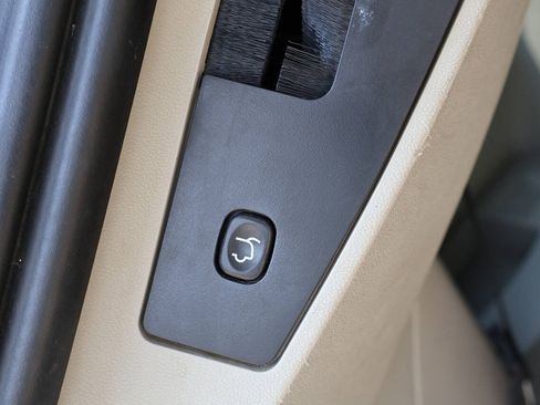 Used 2017 Dodge Grand Caravan SXT FWD image 12