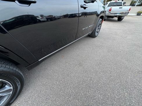 Used 2024 Jeep Wagoneer L Series II w/ Flexible Seating Group image 31