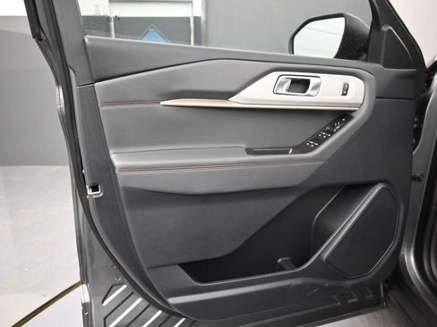 New 2025 Ford Explorer Active image 3