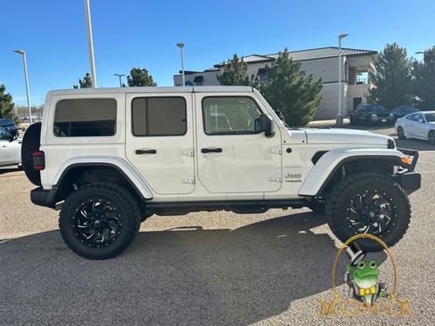 Used 2018 Jeep Wrangler Unlimited Sahara image 5
