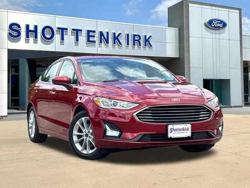 Used 2020 Ford Fusion SE FWD image 1