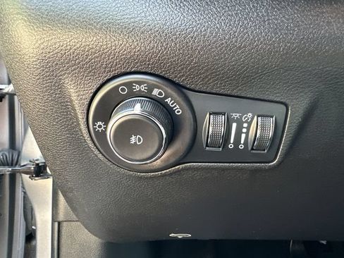 Used 2023 Jeep Compass Latitude AWD/4WD image 32