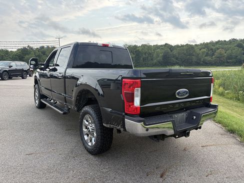 Used 2019 Ford F250 Lariat w/ Lariat Ultimate Package AWD/4WD image 3