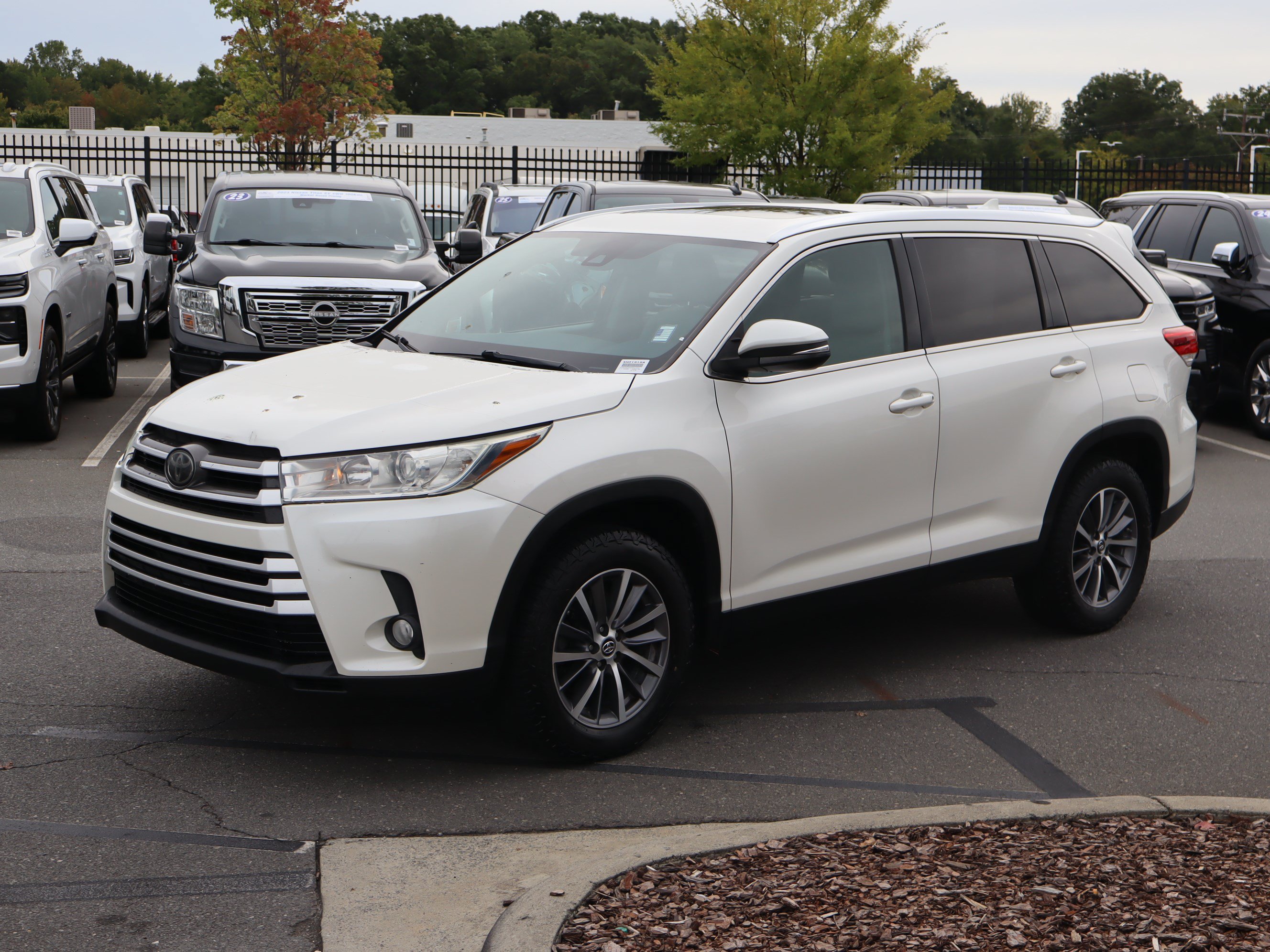 Used 2019 Toyota Highlander XLE FWD image 5