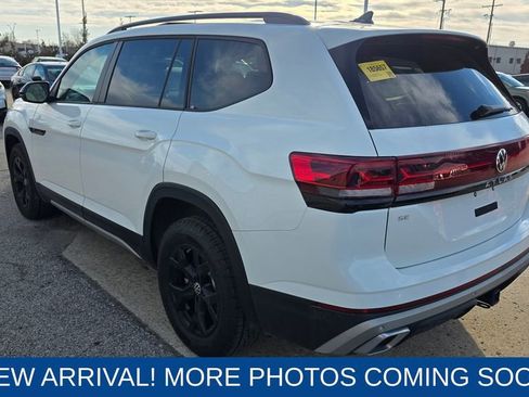 Used 2024 Volkswagen Atlas Peak Edition SE image 3