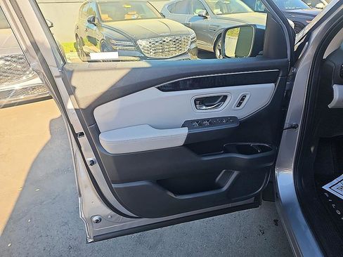 Used 2025 Honda Pilot Elite image 12