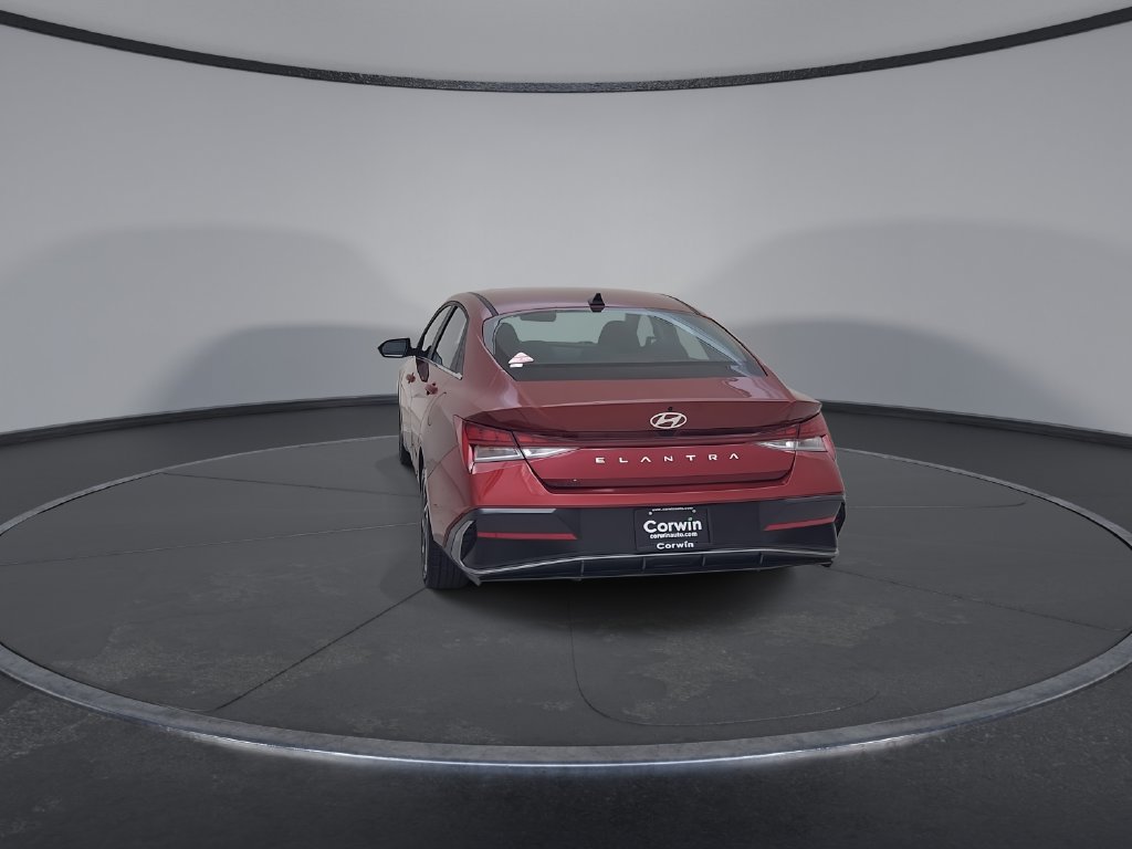 Used 2025 Hyundai Elantra SEL FWD image 14