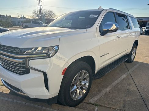 Used 2023 Chevrolet Suburban Premier image 1