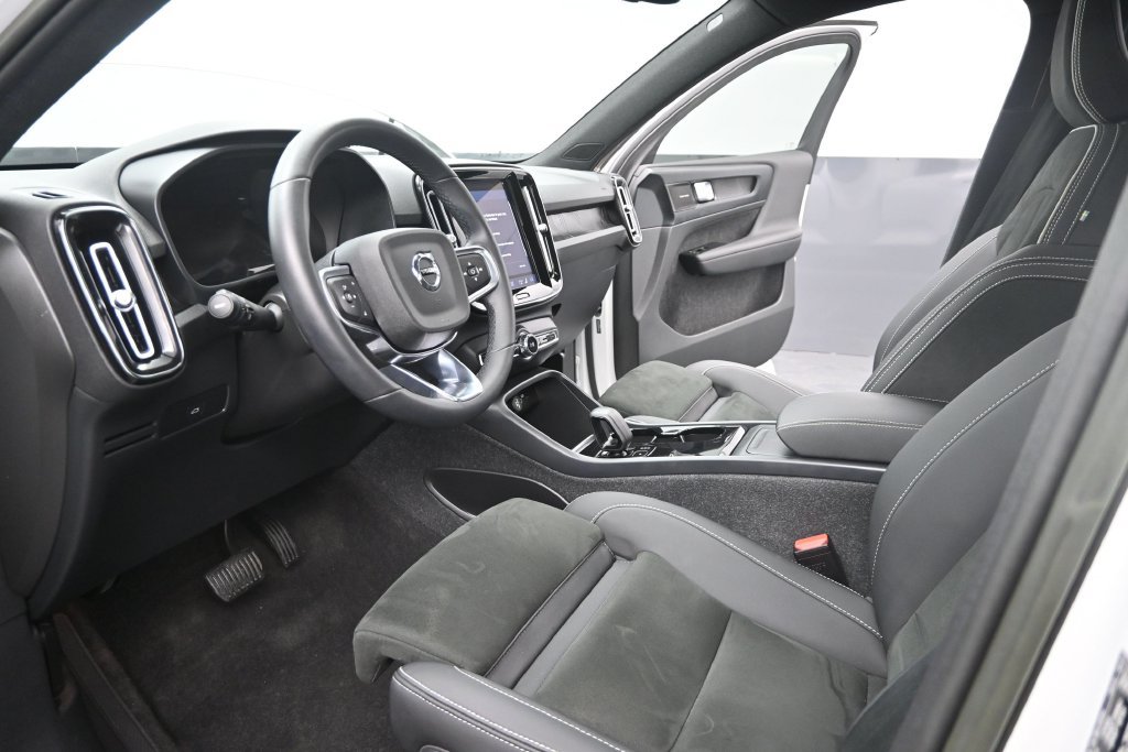Used 2023 Volvo XC40 Recharge Ultimate AWD/4WD image 9