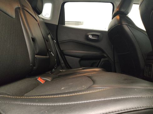 Used 2018 Jeep Compass Latitude w/ Popular Equipment Group FWD image 19