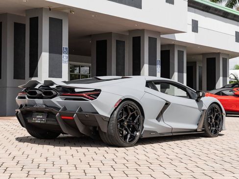 Used 2024 Lamborghini Revuelto AWD/4WD image 15
