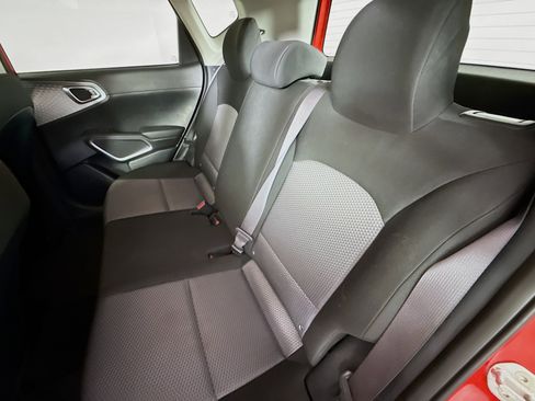 Used 2022 Kia Soul LX image 27