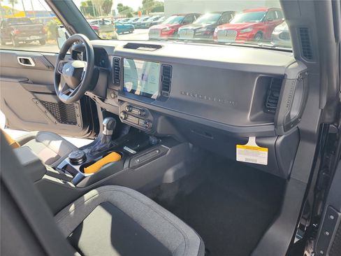 New 2025 Ford Bronco 4-Door image 24
