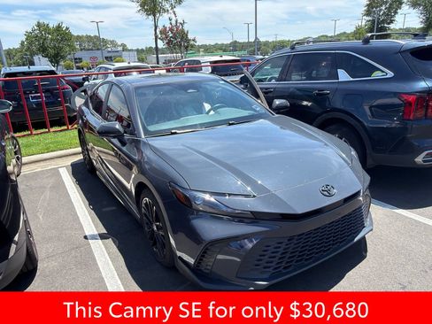 Used 2025 Toyota Camry SE FWD image 7