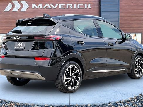 Used 2022 Chevrolet Bolt EUV Premier w/ Sun & Sound Package FWD image 5