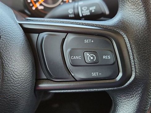 Used 2025 Jeep Gladiator Nighthawk image 16