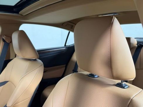 Used 2025 Lexus ES 350 350 w/ Premium Package image 13