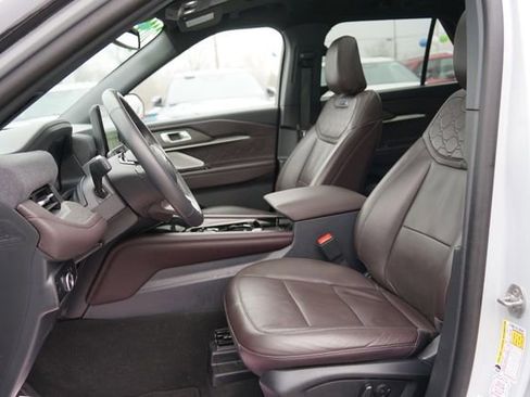Certified 2025 Ford Explorer Platinum w/ LUX Leather Package image 12