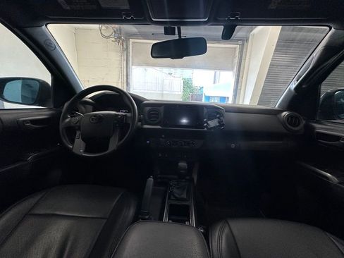 Used 2016 Toyota Tacoma TRD Sport image 7