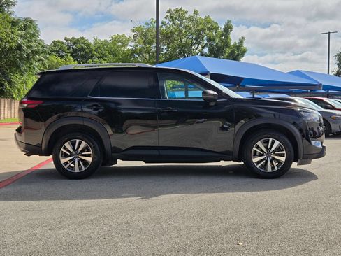 Used 2025 Nissan Pathfinder SL AWD/4WD image 2