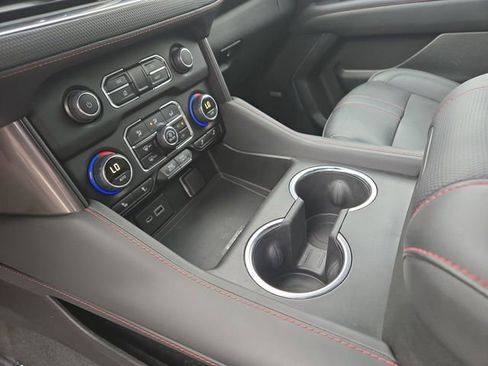 Used 2022 Chevrolet Suburban RST w/ Sport Performance Package image 7