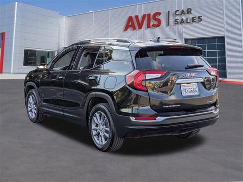 Used 2024 GMC Terrain SLT image 9