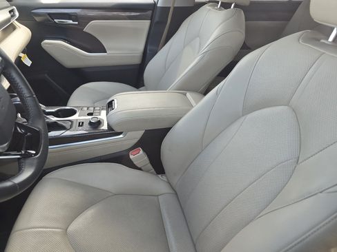 Used 2024 Toyota Highlander Limited AWD/4WD image 21