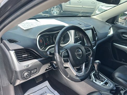 Used 2018 Jeep Cherokee Latitude Plus FWD image 20