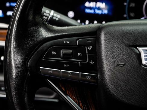 Used 2023 Cadillac Escalade Premium Luxury image 31