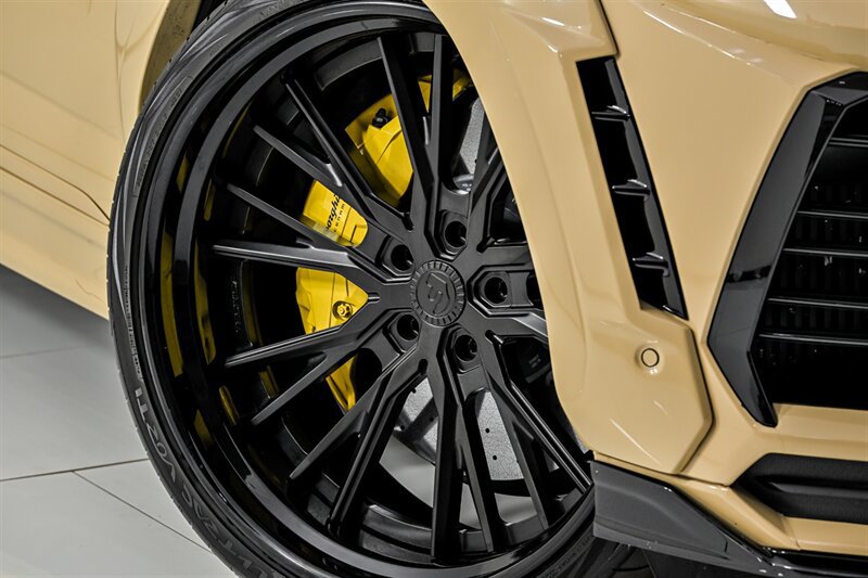 Used 2022 Lamborghini Urus AWD/4WD image 3