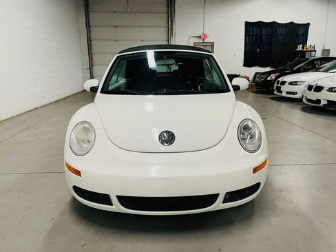 Used 2009 Volkswagen Beetle S FWD image 3