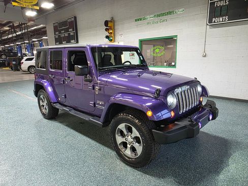 Used 2018 Jeep Wrangler Unlimited Sahara AWD/4WD image 4