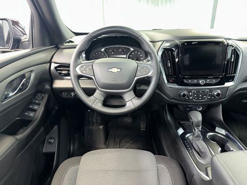 Certified 2023 Chevrolet Traverse LT image 2