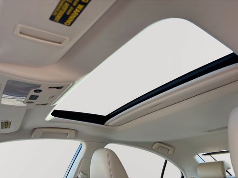 Used 2015 Lexus ES 300h w/ Navigation System Package FWD image 16