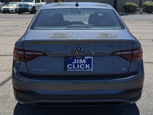 Used 2024 Volkswagen Jetta SE FWD image 3
