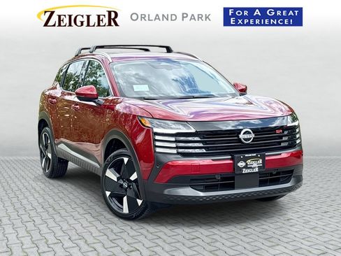 Certified 2025 Nissan Kicks SR FWD image 1