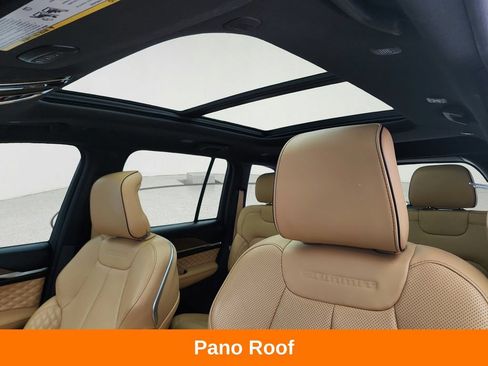 Used 2023 Jeep Grand Cherokee Summit AWD/4WD image 12